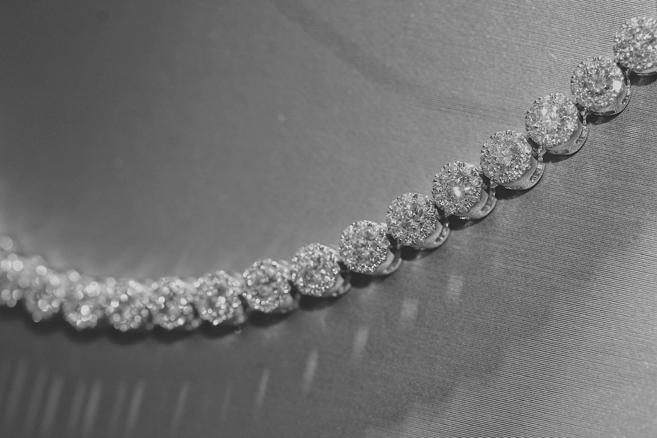 14K White Gold Diamond 5 Carat Tennis Necklace - Image 2