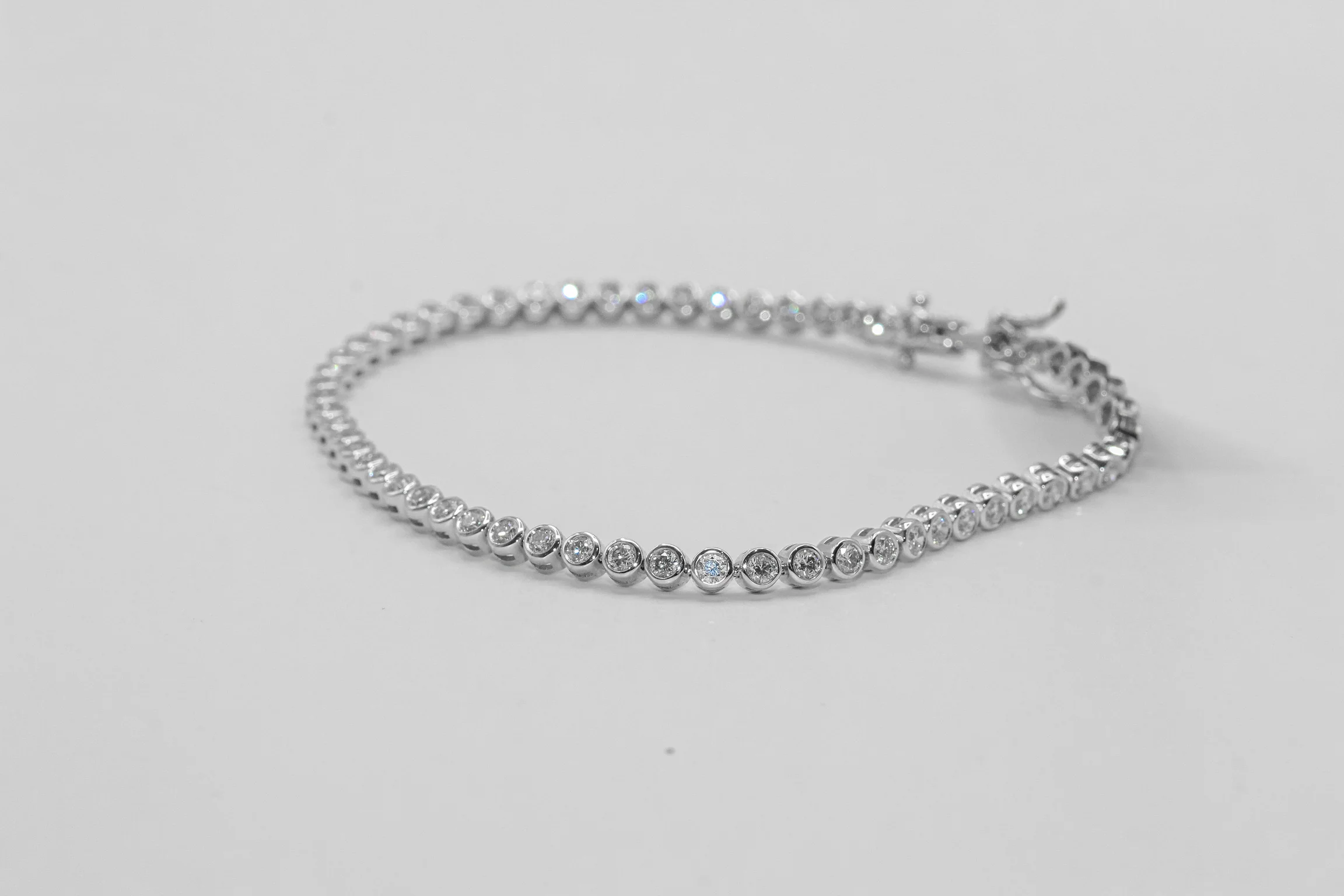 14K White Gold 2 Carat Diamond Tennis Bracelet - Image 2