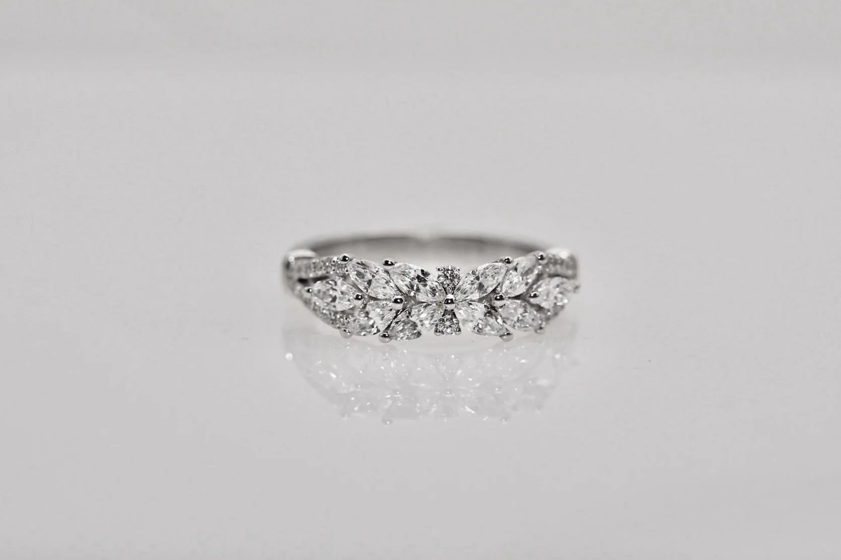 18K White Gold Diamond Ring