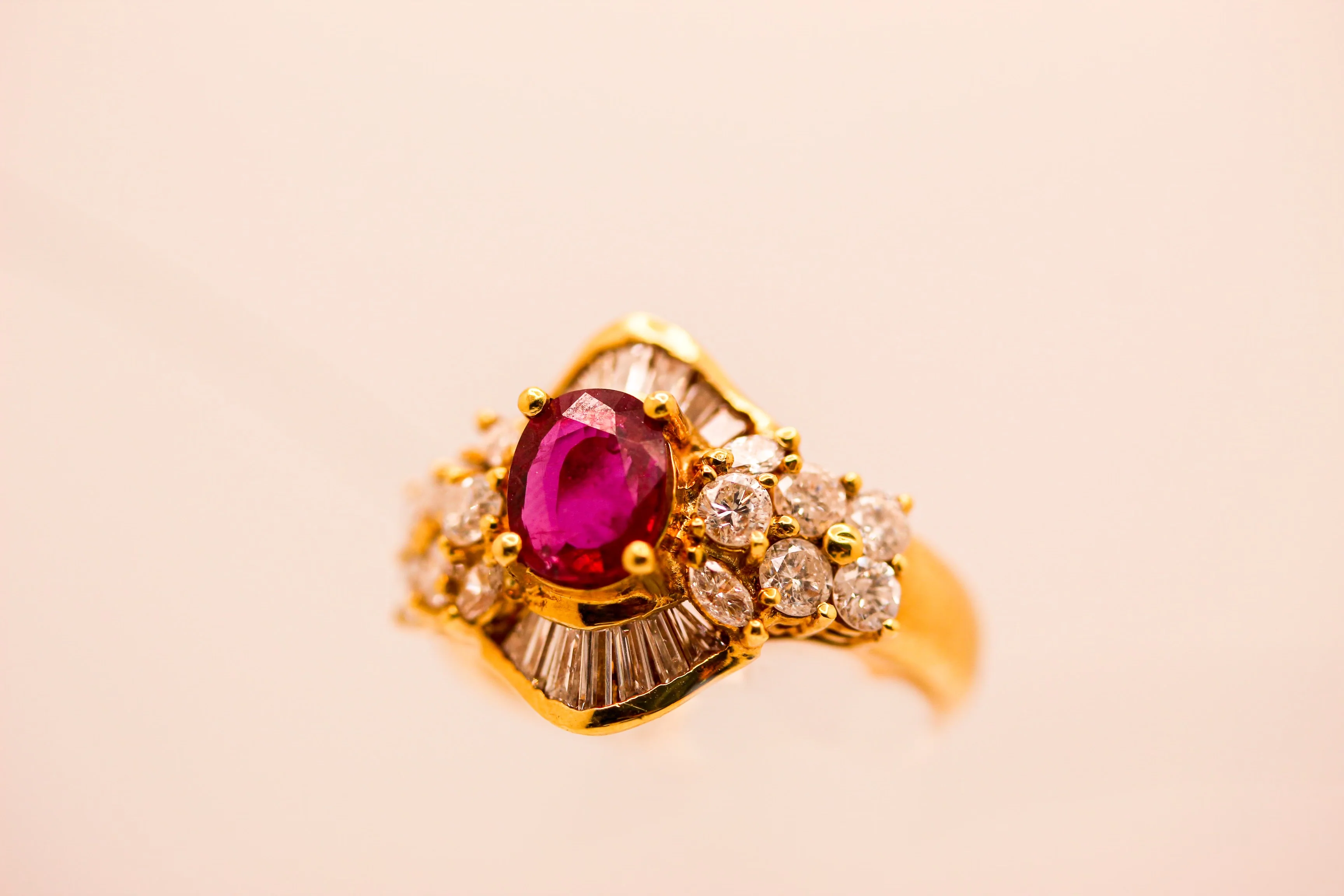 18K Gold Diamond Ruby Ring - Image 3