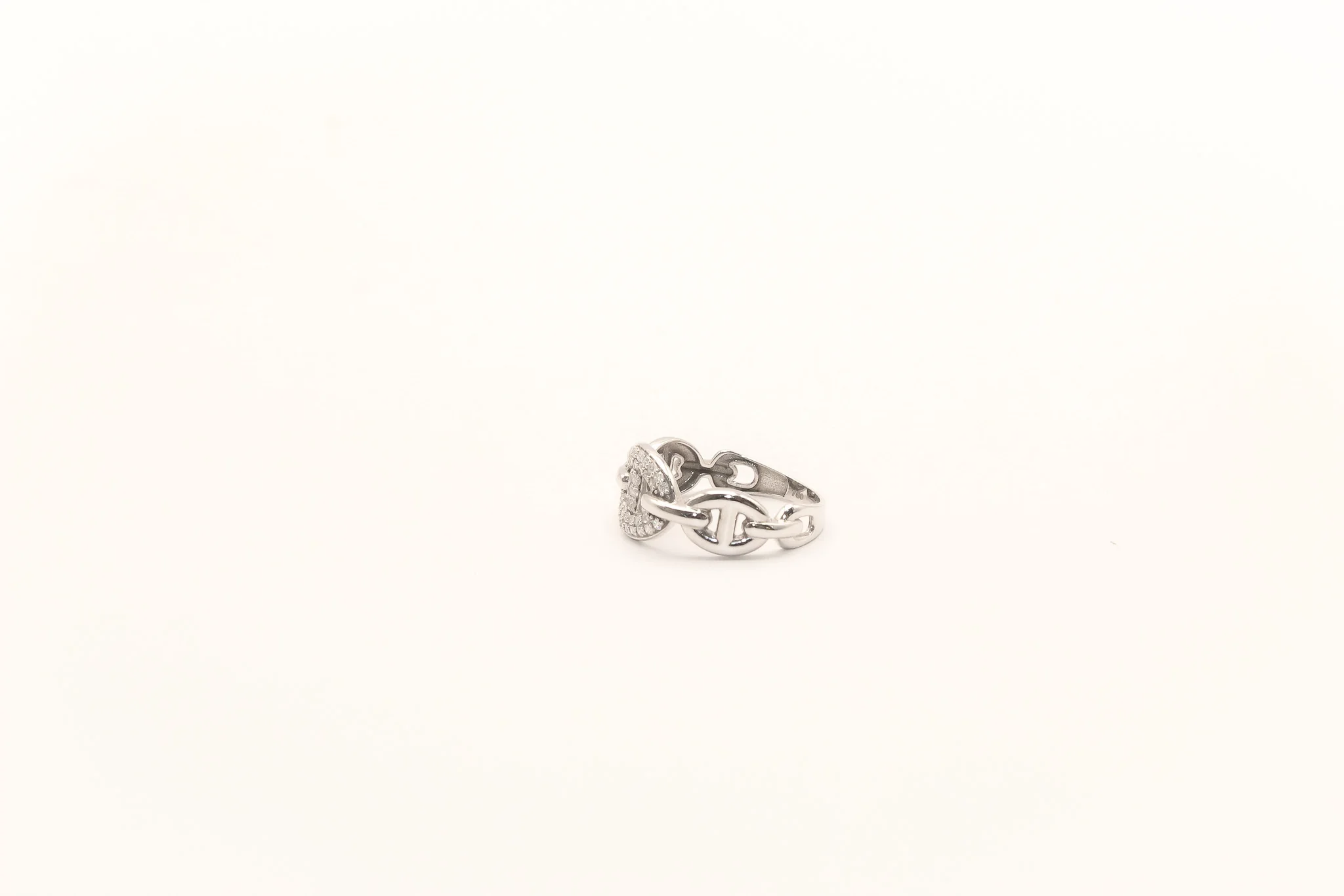 18K White Gold Diamond Link Ring - Image 2
