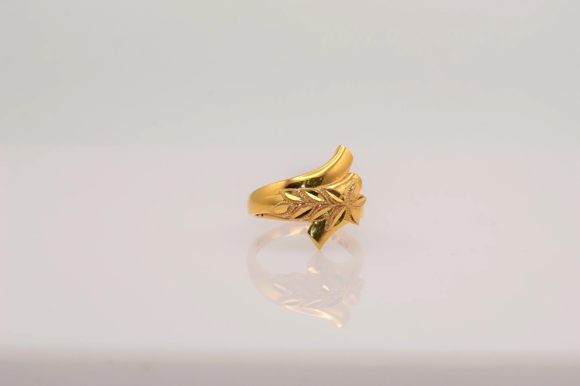21K Gold Leaf Ring - Image 2