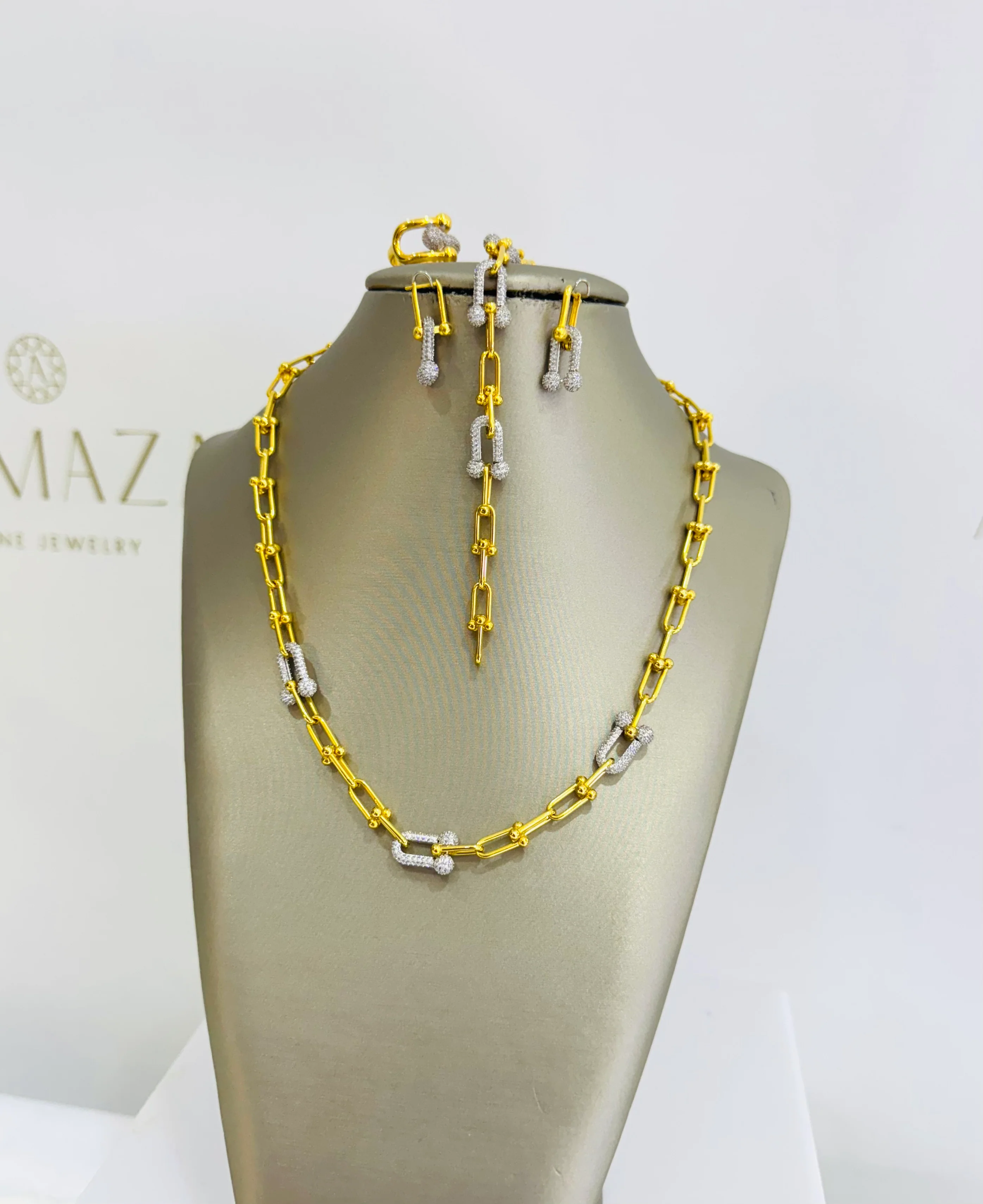 21K Gold Studded Link Set