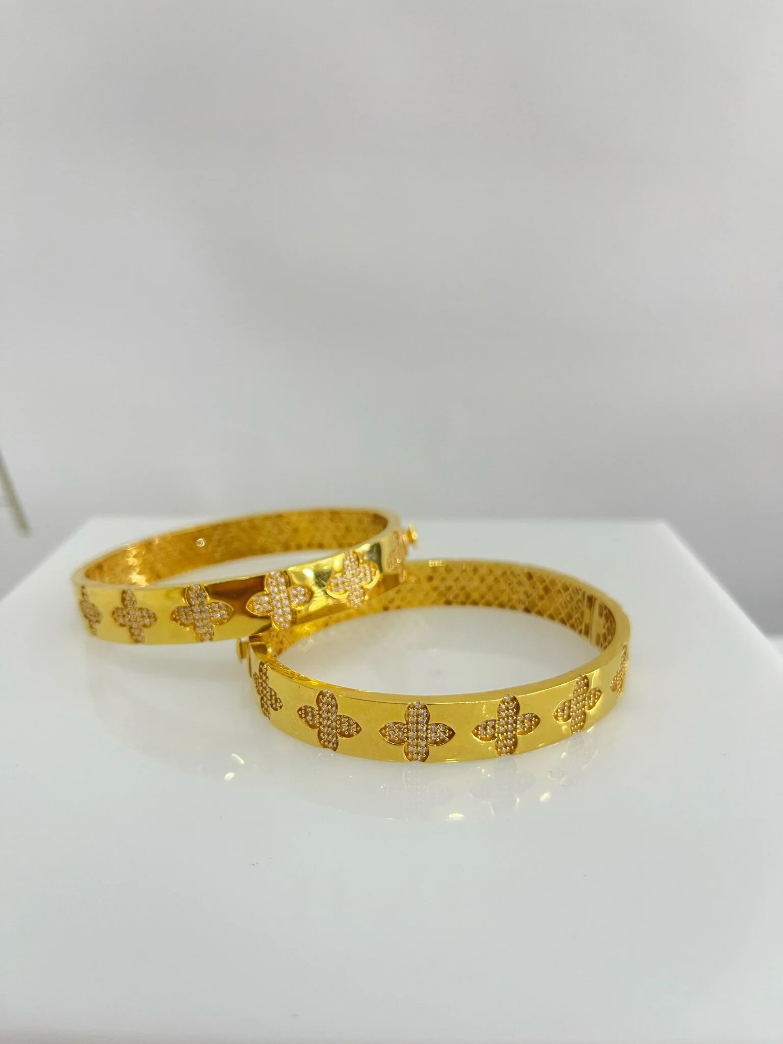 21K Gold Bangle Bracelet