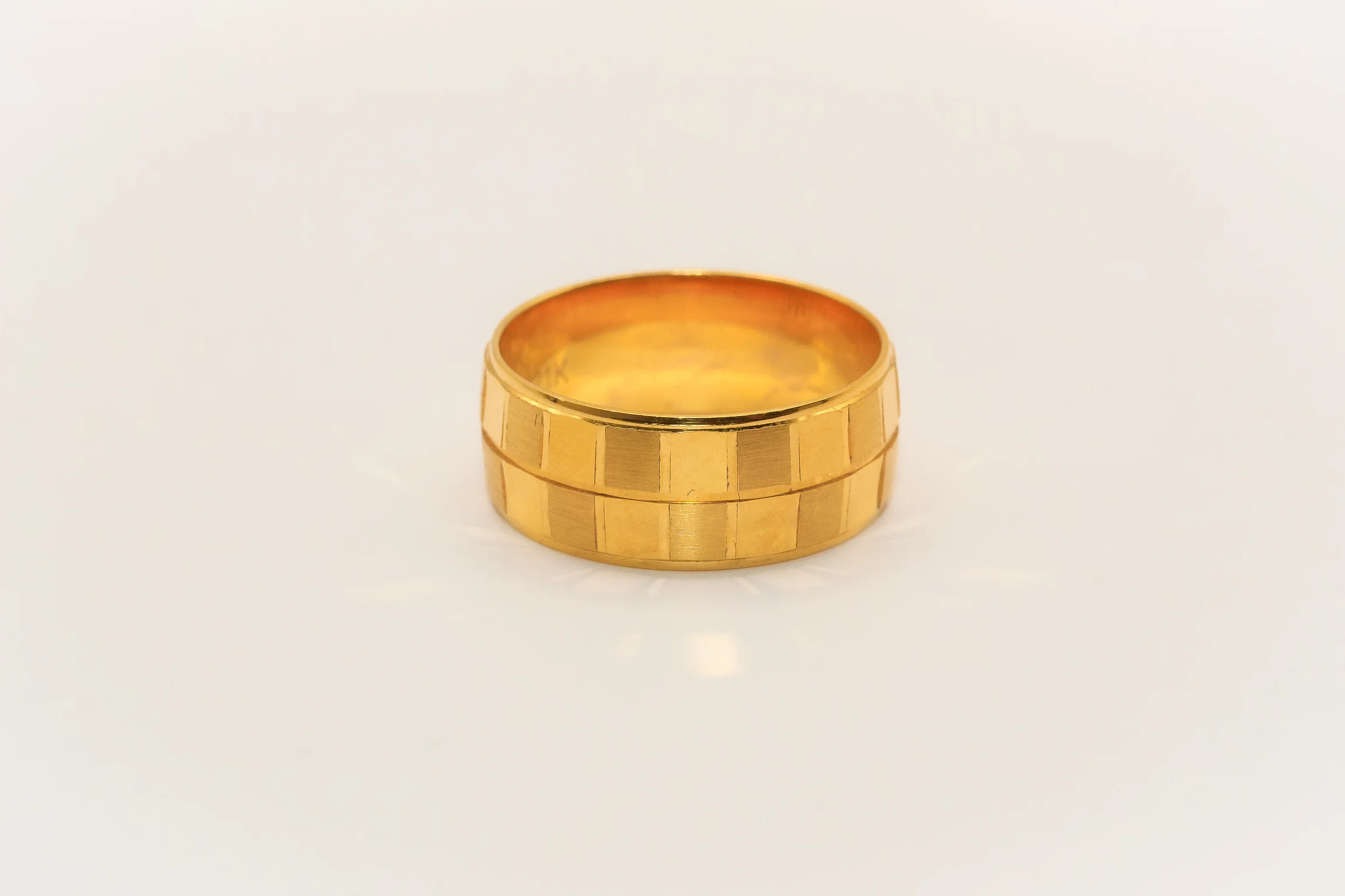 21K Gold Wide Checkered Comfort Fit Band