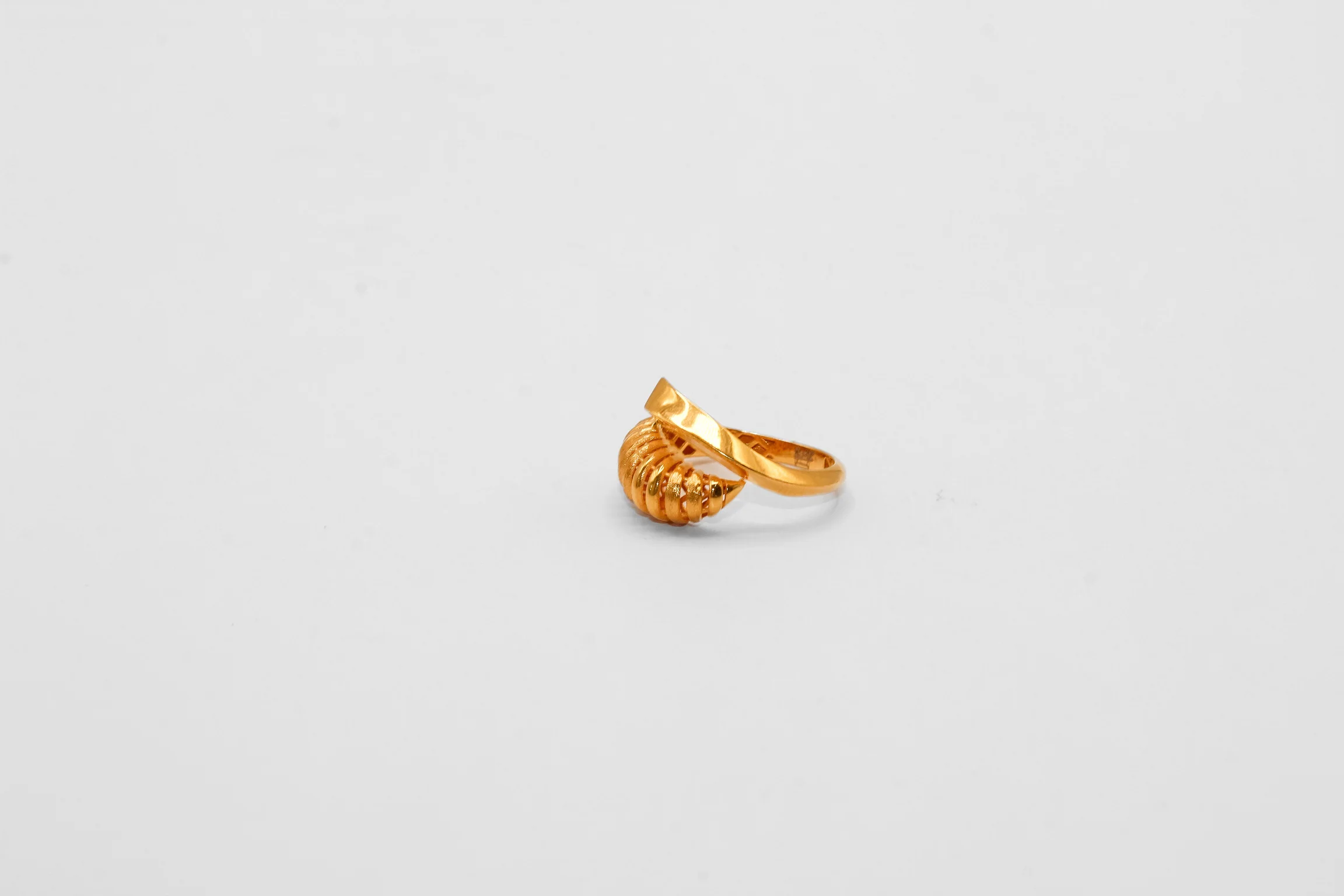 21K Gold Design Ring - Image 2