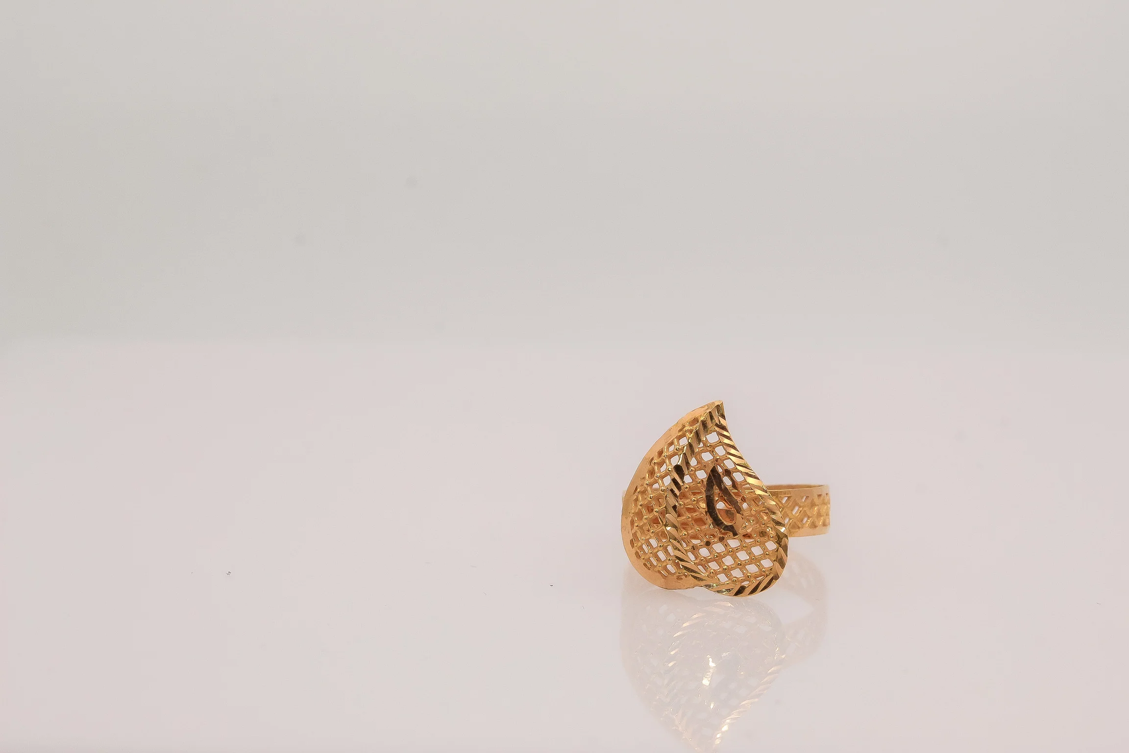 21K Gold Heart Ring - Image 2