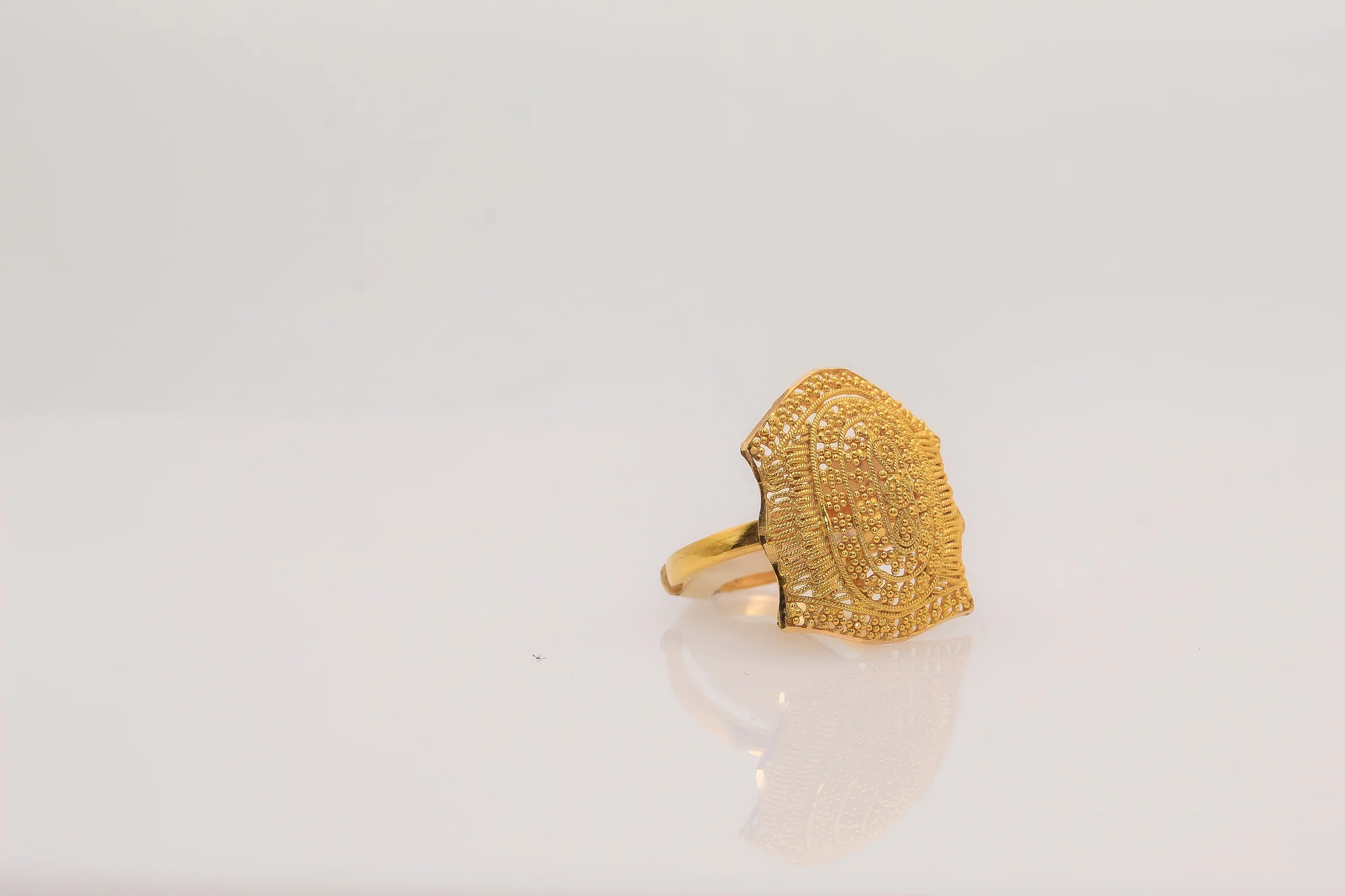 21K Gold Indian Motif Ring - Image 2
