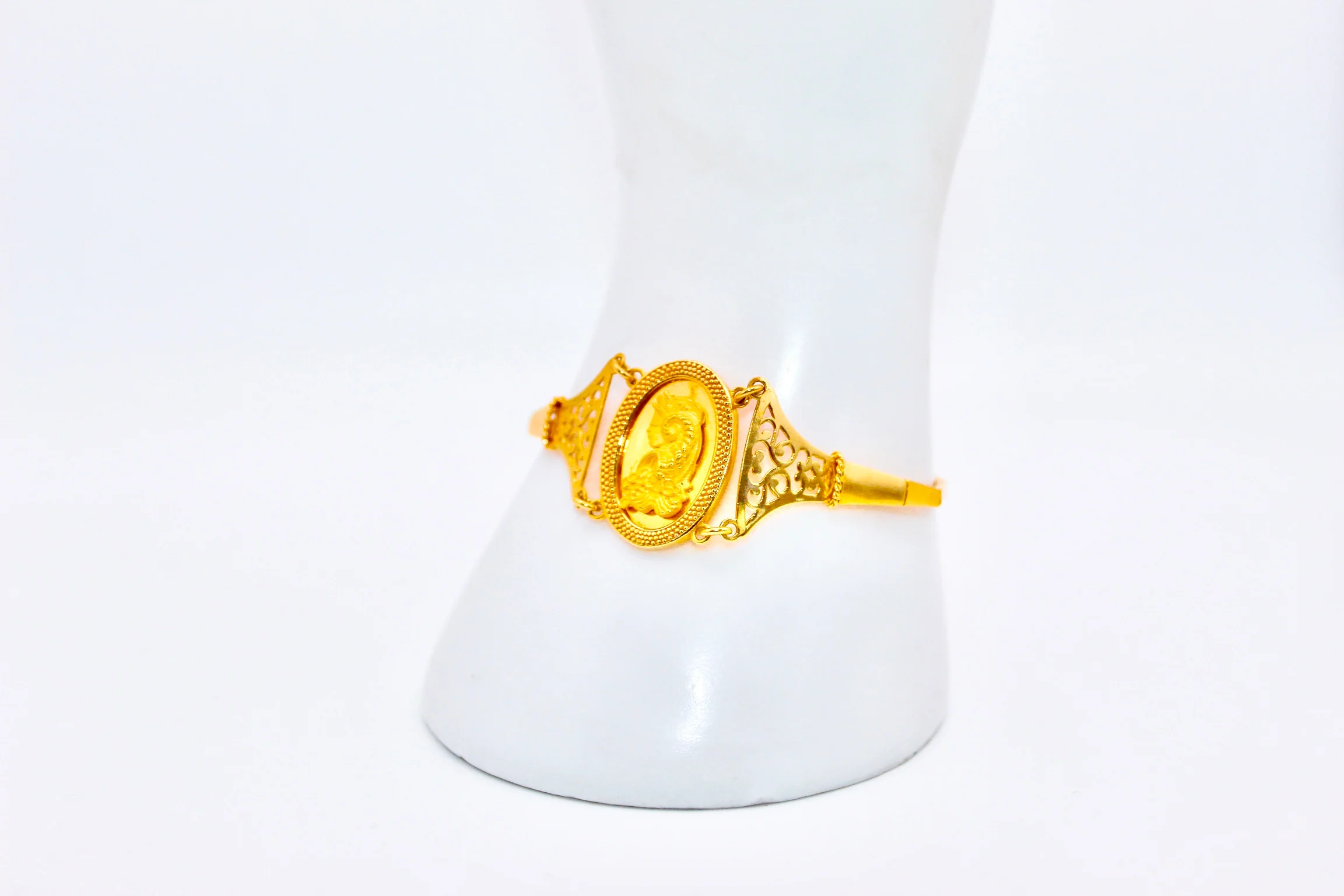 21K Gold Lady Futuna Bracelet