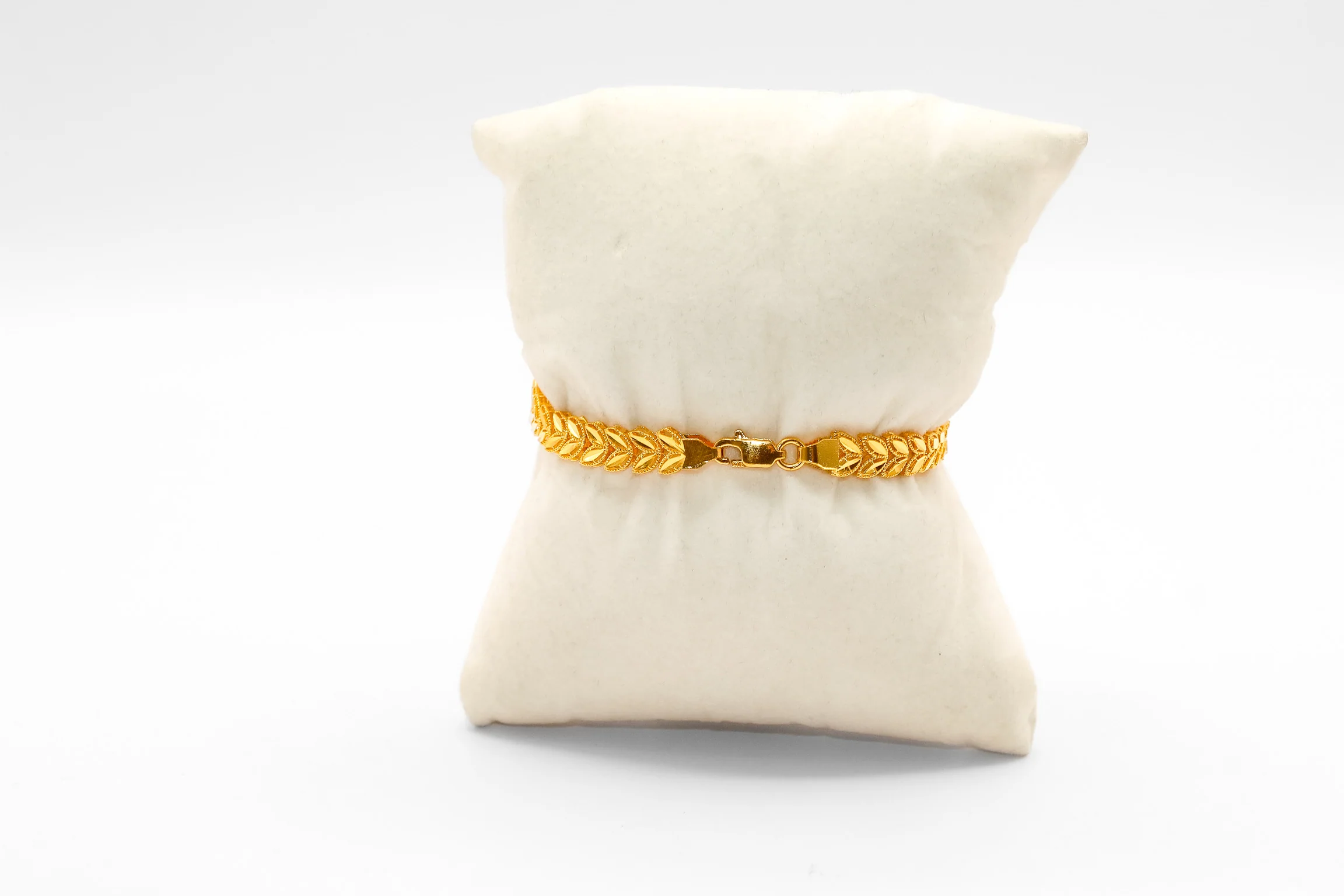21K Gold Leaf Motif Bracelet - Image 2