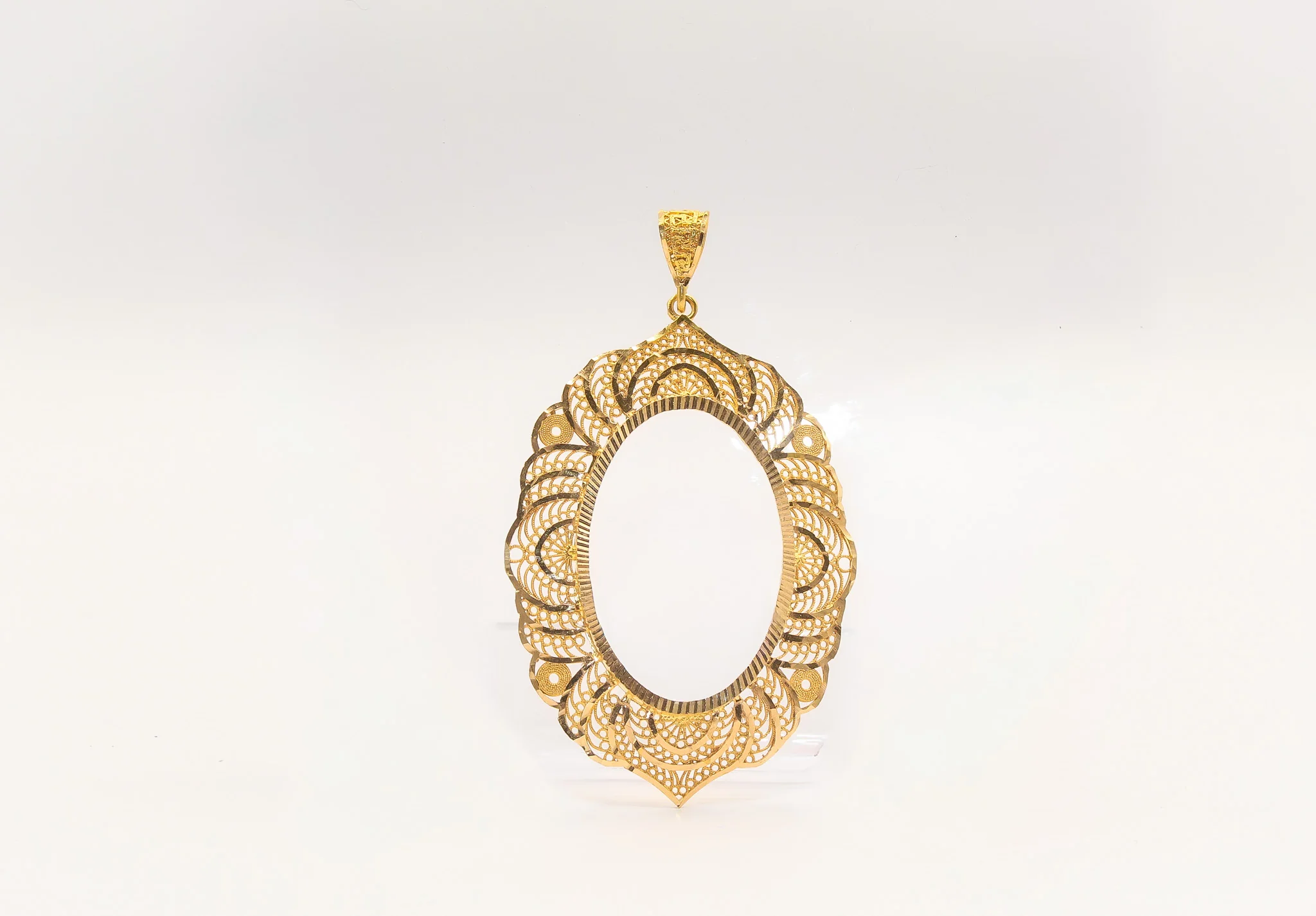 21K Gold Oval Ounsa Frame Pendant
