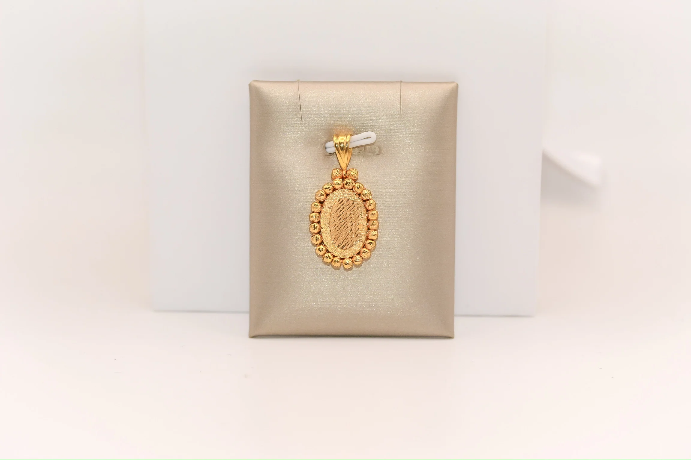 21K Gold Oval Himo Pendant