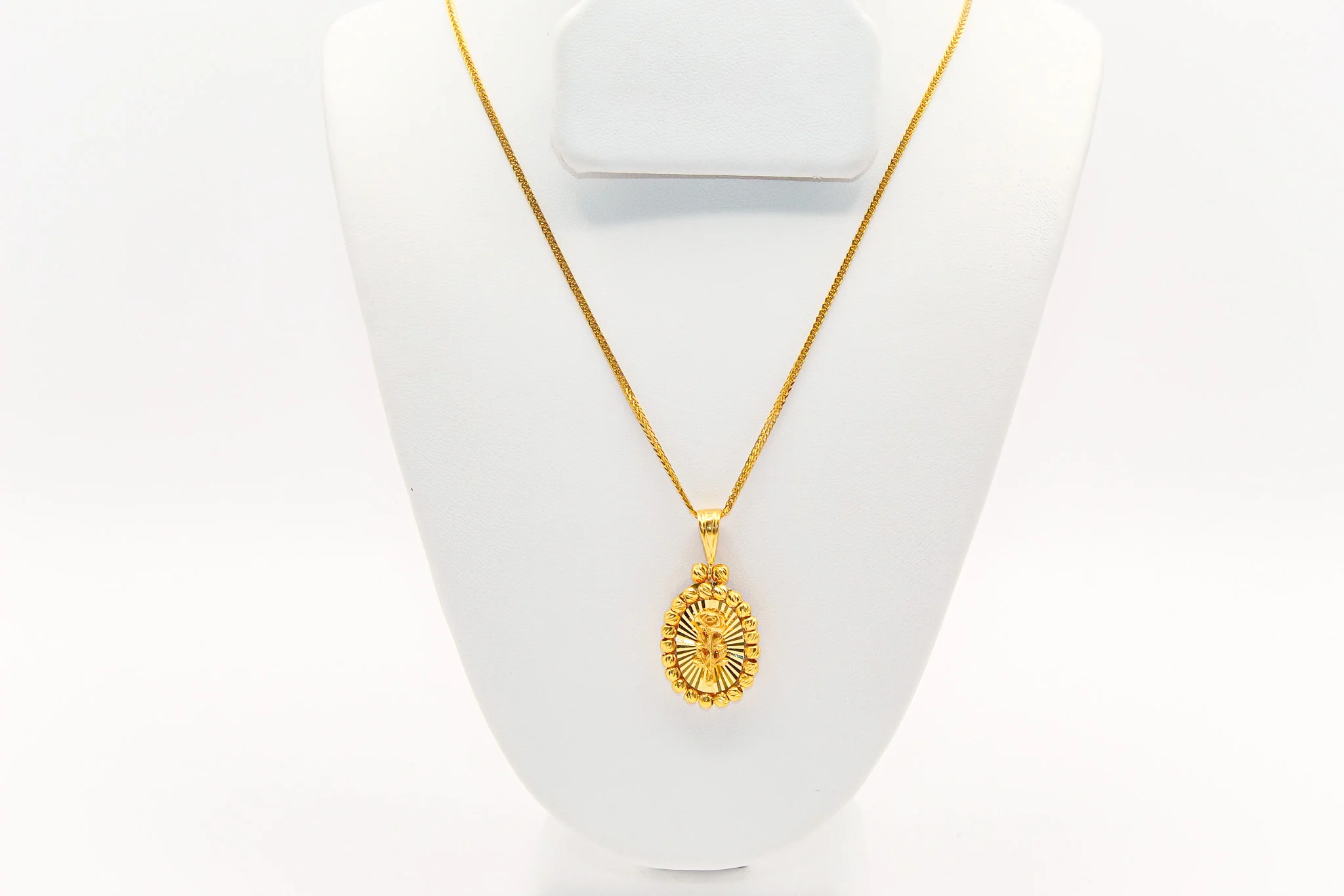 21K Gold Small Oval Himo Rose Necklace