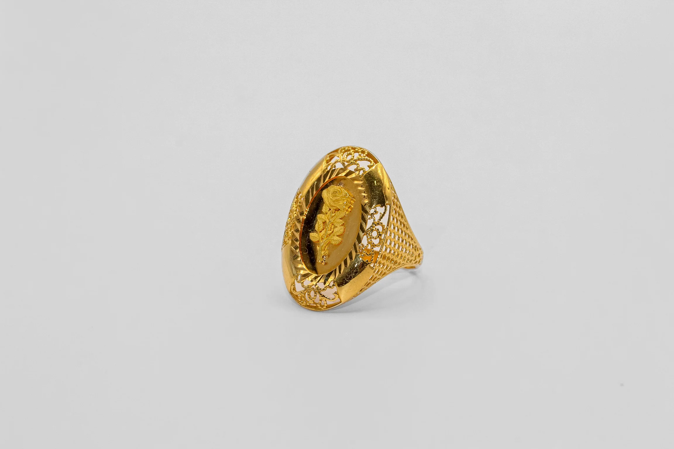21K Gold Oval Rose Ring - Image 2