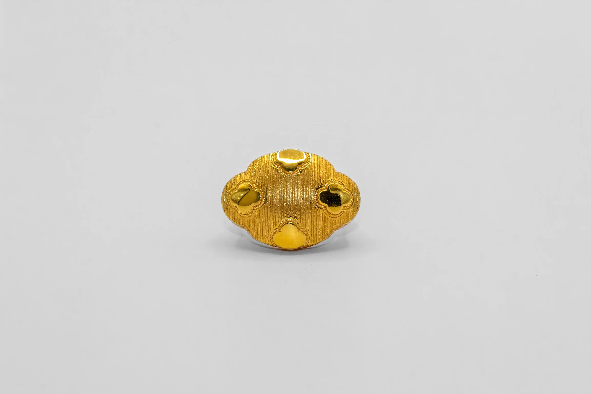 21K Gold Studded Clover Puff Ring