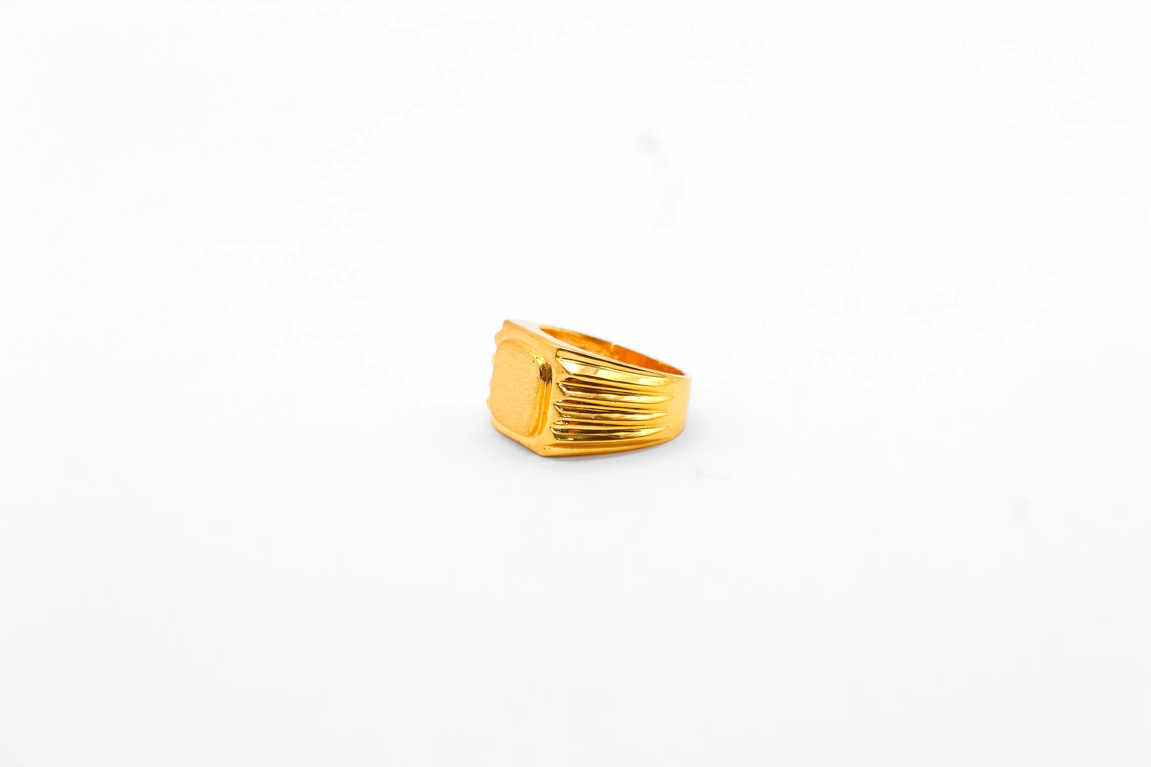 21K Gold Mens Signet Ring - Image 2
