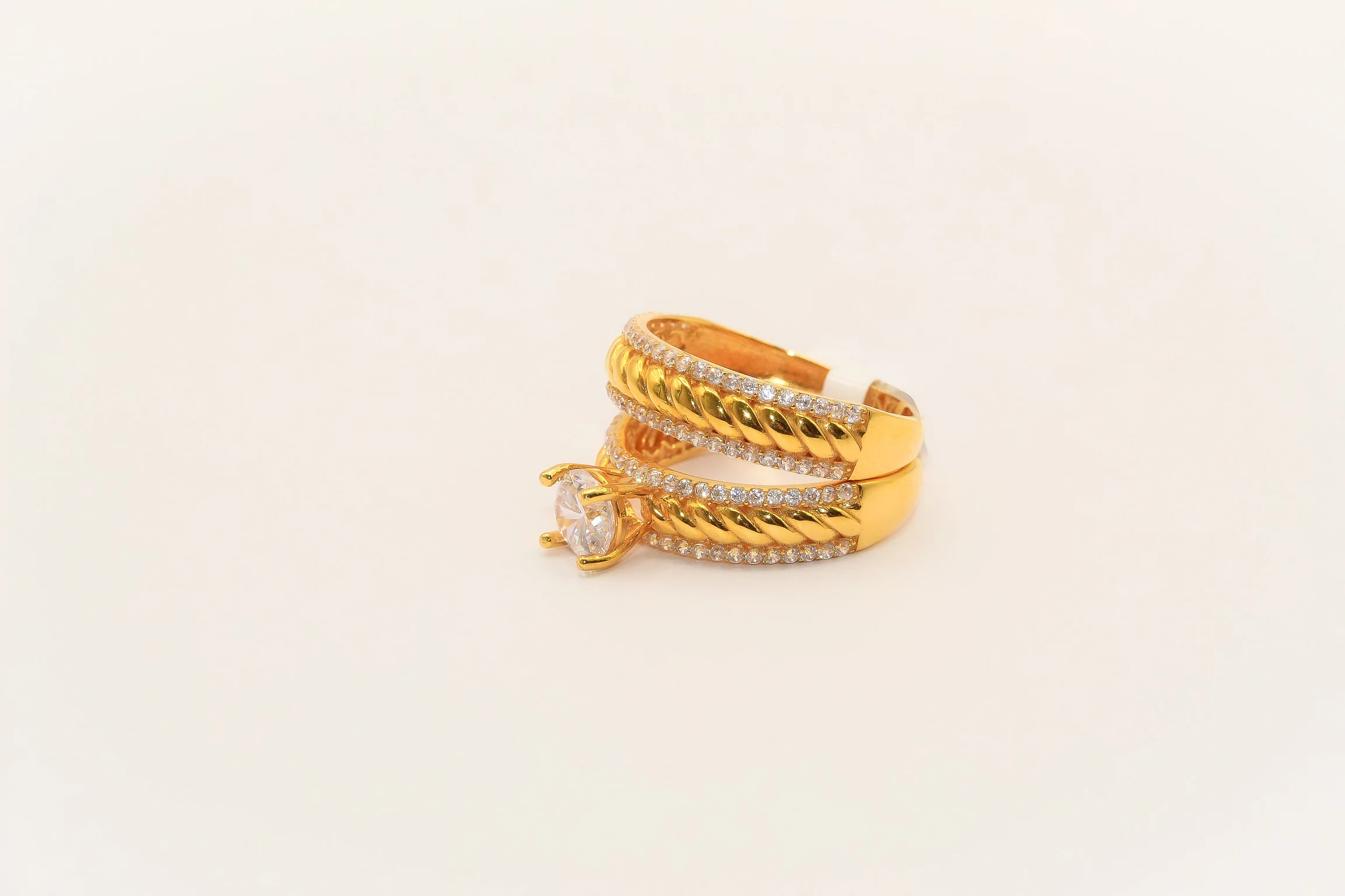 21K Gold Solitaire Wedding Ring Set - Image 2